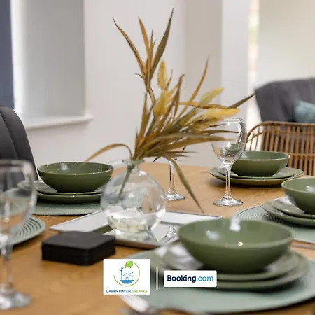 Apartment 2 Bedroom By Haven Escapes Short Lets & Serviced In With Free Wifi & Parking *