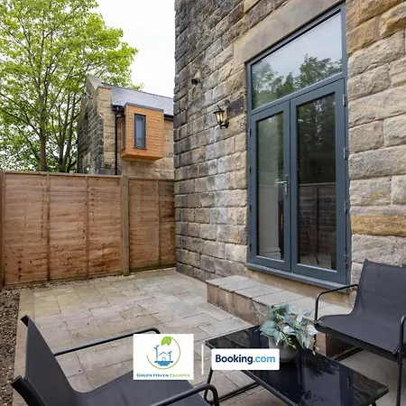 2 Bedroom By Haven Escapes Short Lets & Serviced In With Free Wifi & Parking