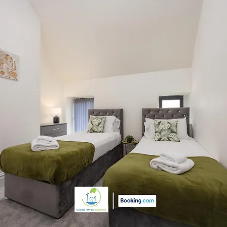 Apartment 2 Bedroom By Haven Escapes Short Lets & Serviced In With Free Wifi & Parking *