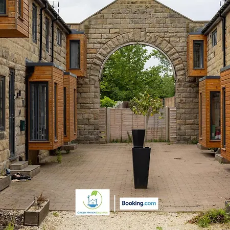 2 Bedroom By Haven Escapes Short Lets & Serviced In With Free Wifi & Parking Apartment Leeds (West Yorkshire)