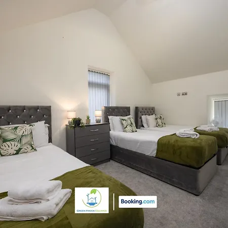 2 Bedroom By Haven Escapes Short Lets & Serviced In With Free Wifi & Parking *