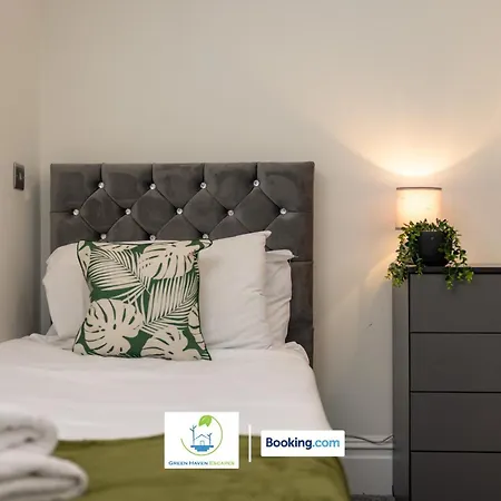 2 Bedroom By Haven Escapes Short Lets & Serviced In With Free Wifi & Parking