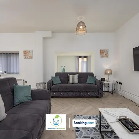 2 Bedroom By Haven Escapes Short Lets & Serviced In With Free Wifi & Parking דירה לידס