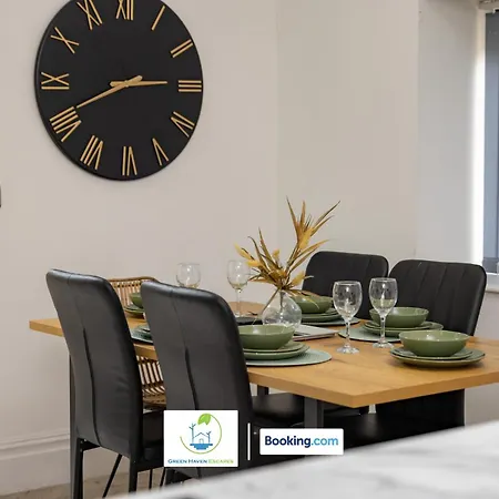 2 Bedroom By Haven Escapes Short Lets & Serviced In With Free Wifi & Parking * Leeds (West Yorkshire)