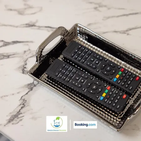 2 Bedroom By Haven Escapes Short Lets & Serviced In With Free Wifi & Parking