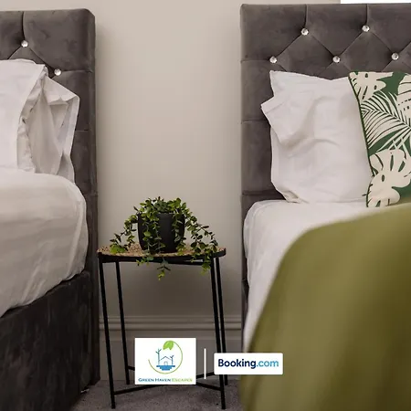 דירה 2 Bedroom By Haven Escapes Short Lets & Serviced In With Free Wifi & Parking *