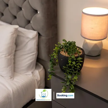 Apartment 2 Bedroom By Haven Escapes Short Lets & Serviced In With Free Wifi & Parking Leeds (West Yorkshire)