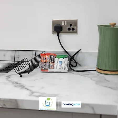 2 Bedroom By Haven Escapes Short Lets & Serviced In With Free Wifi & Parking לידס