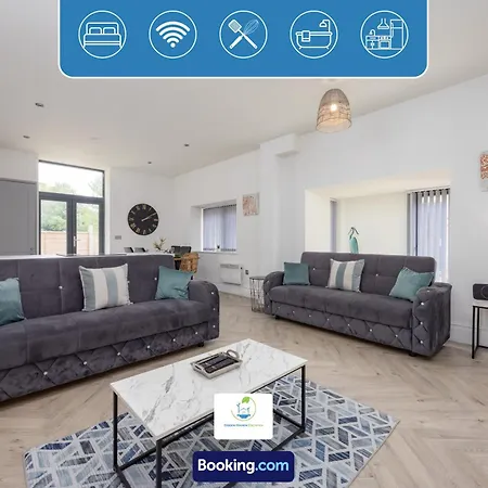 2 Bedroom By Haven Escapes Short Lets & Serviced In With Free Wifi & Parking לידס