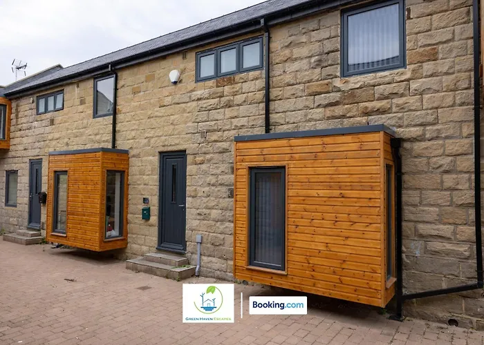 2 Bedroom By Haven Escapes Short Lets & Serviced In With Free Wifi & Parking