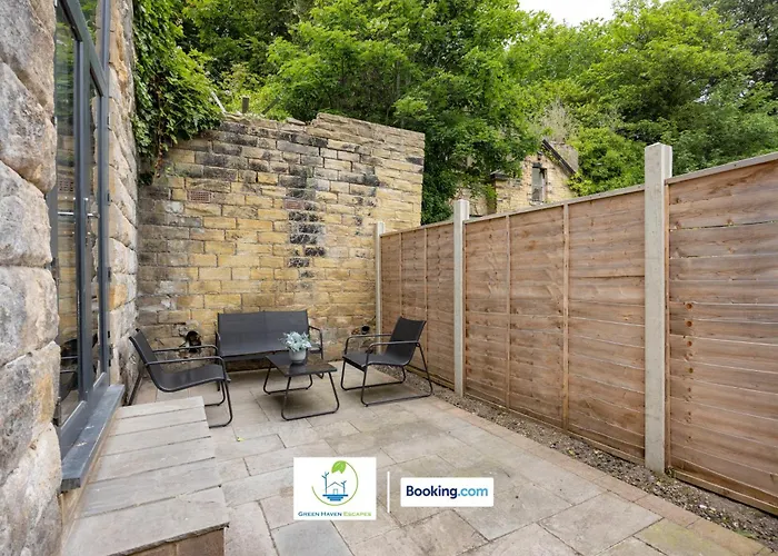 Apartment 2 Bedroom By Haven Escapes Short Lets & Serviced In With Free Wifi & Parking