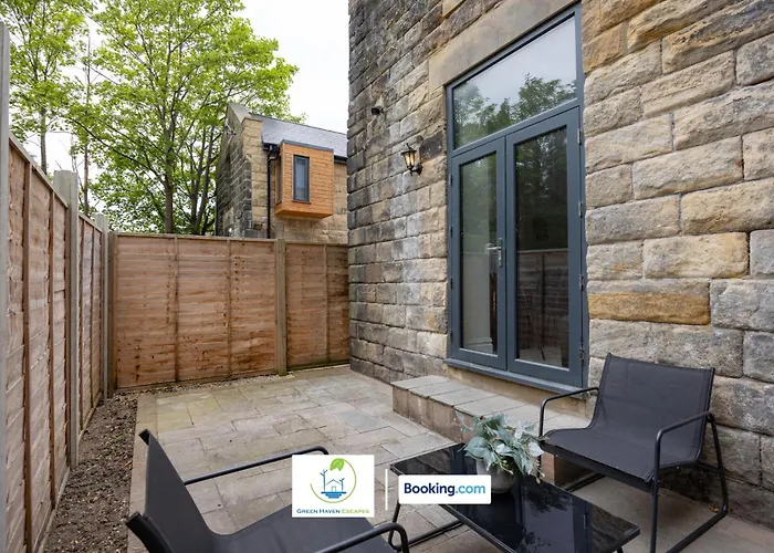 2 Bedroom By Haven Escapes Short Lets & Serviced In With Free Wifi & Parking