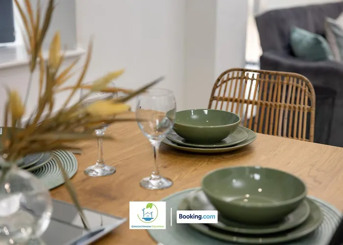 Apartment 2 Bedroom By Haven Escapes Short Lets & Serviced In With Free Wifi & Parking *