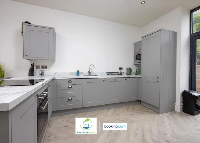 2 Bedroom By Haven Escapes Short Lets & Serviced In With Free Wifi & Parking Apartment Leeds (West Yorkshire)