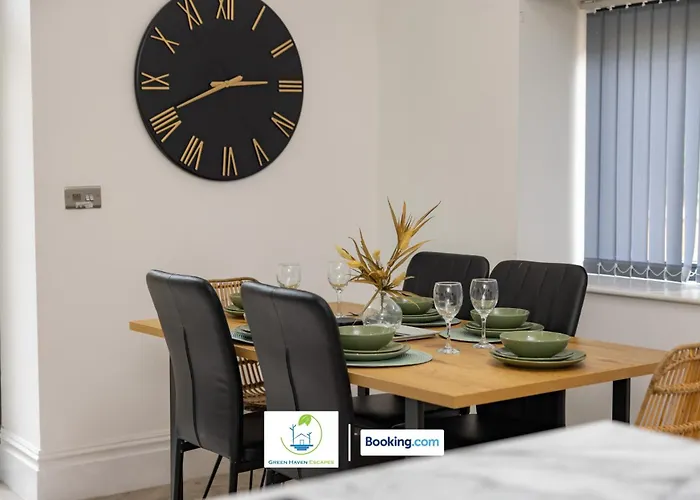 2 Bedroom By Haven Escapes Short Lets & Serviced In With Free Wifi & Parking * Leeds (West Yorkshire)