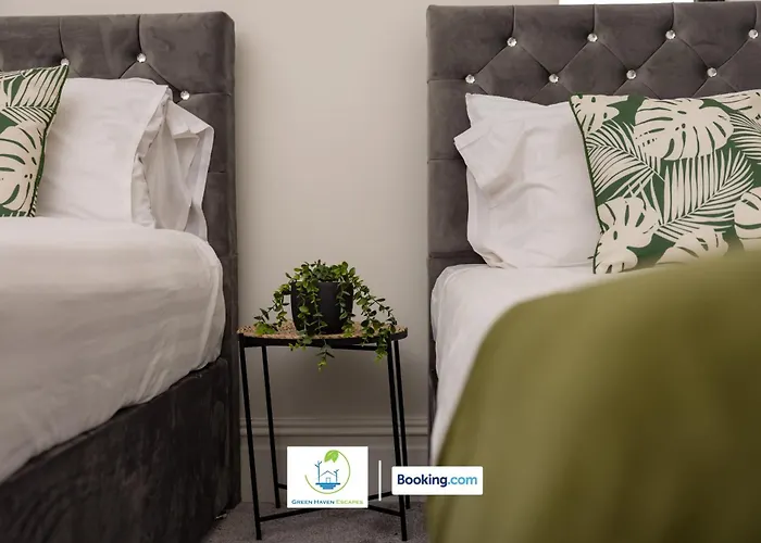 Apartment 2 Bedroom By Haven Escapes Short Lets & Serviced In With Free Wifi & Parking *