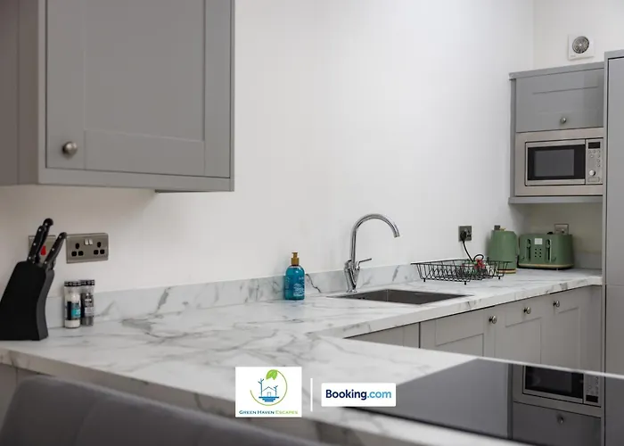 2 Bedroom By Haven Escapes Short Lets & Serviced In With Free Wifi & Parking * Leeds (West Yorkshire)