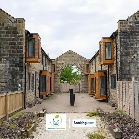 2 Bedroom By Haven Escapes Short Lets & Serviced In With Free Wifi & Parking Leeds (West Yorkshire)