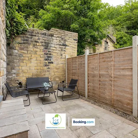 Appartement 2 Bedroom By Haven Escapes Short Lets & Serviced In With Free Wifi & Parking