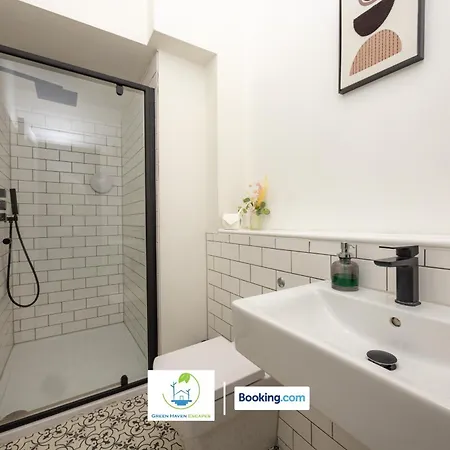 2 Bedroom By Haven Escapes Short Lets & Serviced In With Free Wifi & Parking Apartmán Leeds (West Yorkshire)
