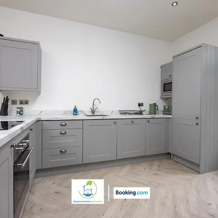 2 Bedroom By Haven Escapes Short Lets & Serviced In With Free Wifi & Parking Apartmán Leeds (West Yorkshire)