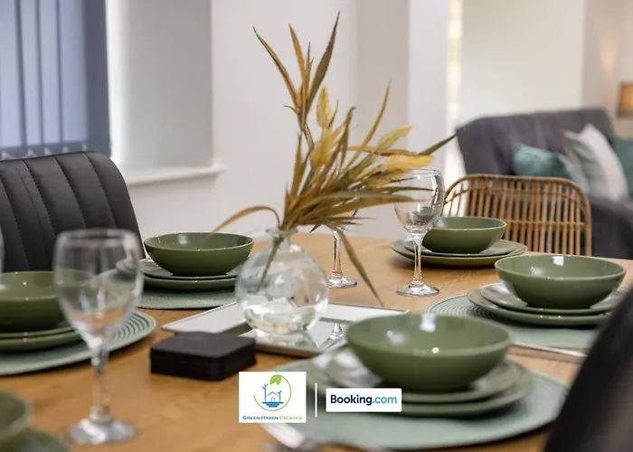 Appartement 2 Bedroom By Haven Escapes Short Lets & Serviced In With Free Wifi & Parking *