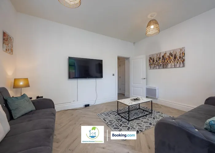 Appartement 2 Bedroom By Haven Escapes Short Lets & Serviced In With Free Wifi & Parking *
