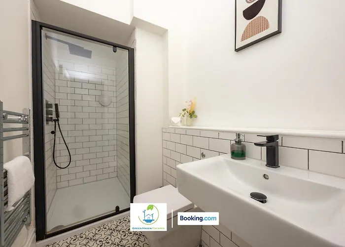 2 Bedroom By Haven Escapes Short Lets & Serviced In With Free Wifi & Parking Appartement Leeds (West Yorkshire)