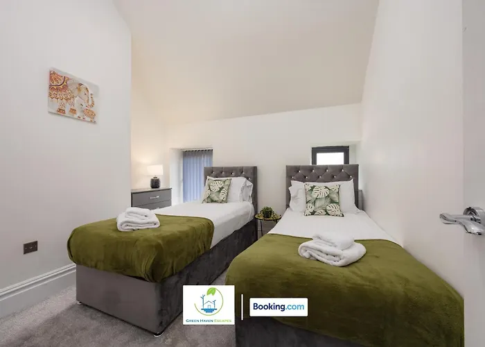 Appartement 2 Bedroom By Haven Escapes Short Lets & Serviced In With Free Wifi & Parking *