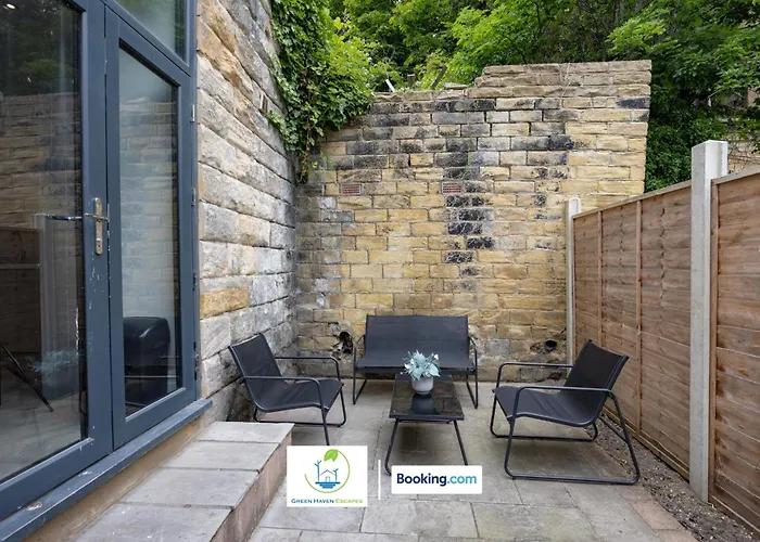2 Bedroom By Haven Escapes Short Lets & Serviced In With Free Wifi & Parking Leeds (West Yorkshire)