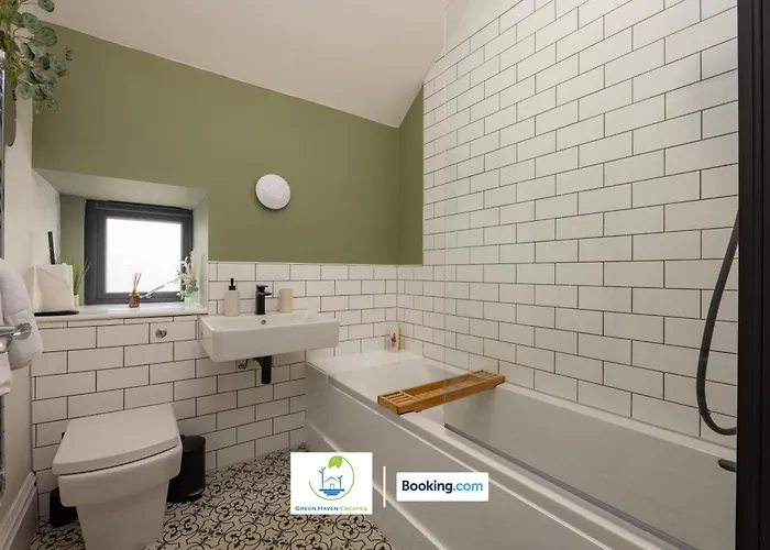 2 Bedroom By Haven Escapes Short Lets & Serviced In With Free Wifi & Parking * Leeds (West Yorkshire)