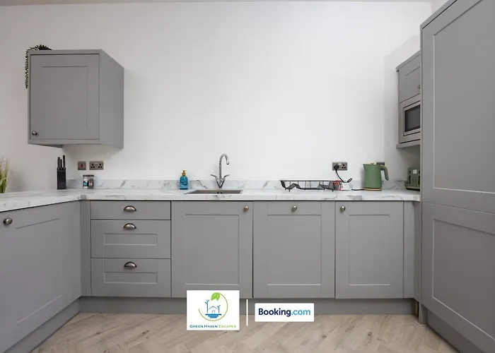 2 Bedroom By Haven Escapes Short Lets & Serviced In With Free Wifi & Parking Leeds (West Yorkshire)