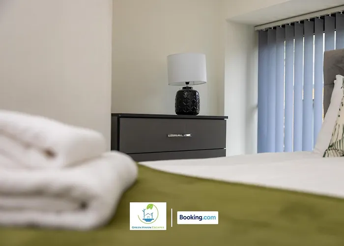 2 Bedroom By Haven Escapes Short Lets & Serviced In With Free Wifi & Parking