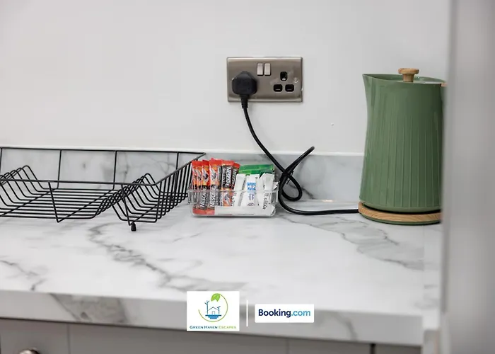 2 Bedroom By Haven Escapes Short Lets & Serviced In With Free Wifi & Parking Leeds (West Yorkshire)